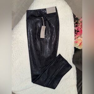 NWT Soft Surroundings Black Snake Print Leggings Size M